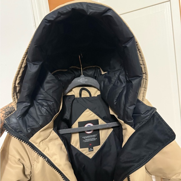 Canada Goose Women's Coat - Excellent Condition - Picture 9 of 16